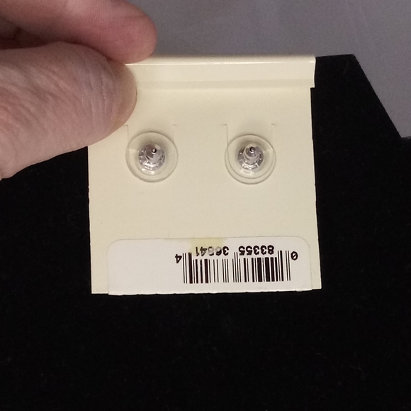 Nwot Napier two tone pierced earrings - Picture 4 of 8